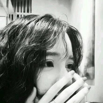 伤感的头像女生真人版表情包