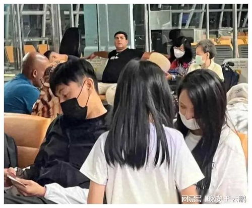 在机场偶遇伊能静一家,真人并不年轻,不穿少女衣服跟大妈无异
