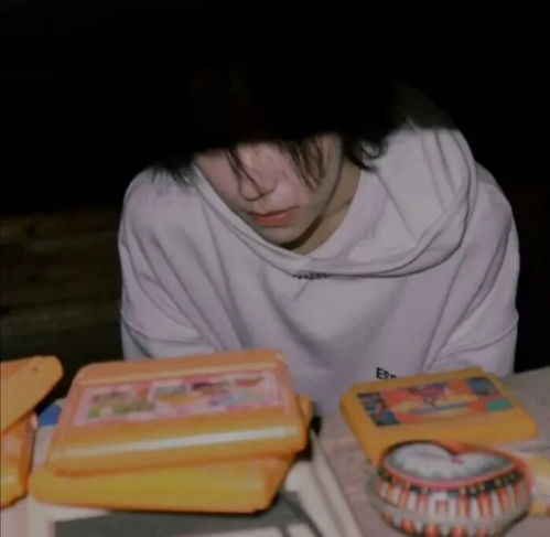 透露着委屈的男生头像