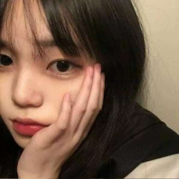 12岁女生头像真人不像网图女孩