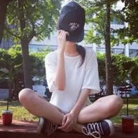女生头像盘腿坐着盘腿坐着霸气的女生头像