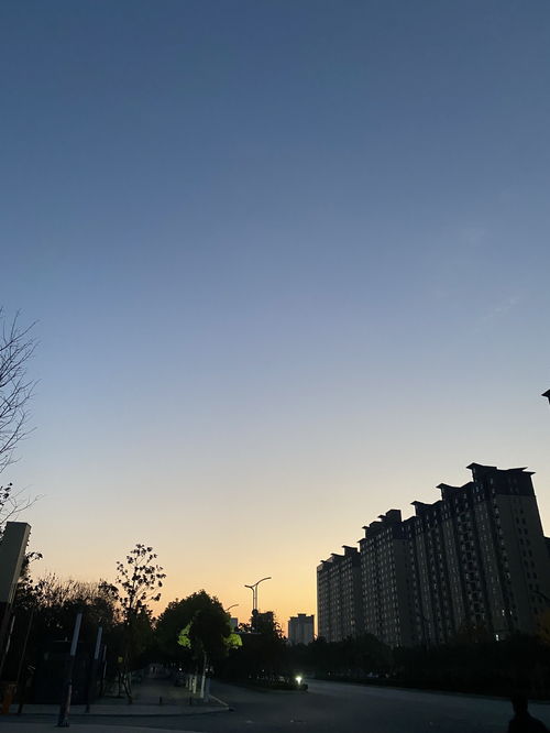 随手拍天空清晨第一缕阳光城市风景一角今天的天空特别美早起打卡