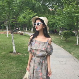 学院风朵拉精品女装店港味复古chic风一字领荷叶边碎花吊带连衣裙中长款雪纺裙大摆长裙简单网www.j.cn