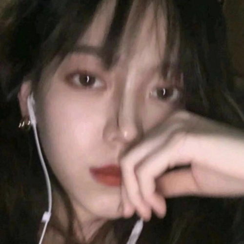 模糊感女生头像
