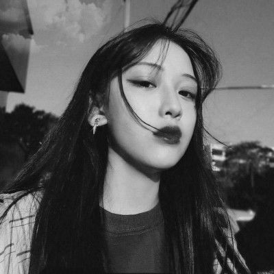 黑白女头像伤感高冷人总是各有苦衷不甘平庸