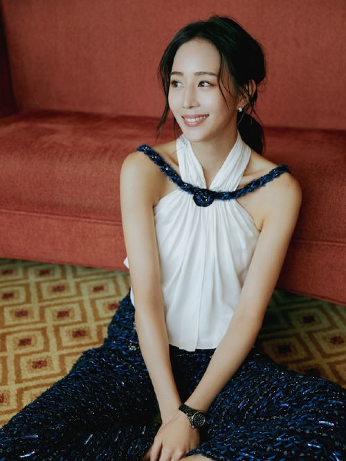 张钧甯穿白色吊带阔腿裤亮相,尽显时尚女王魅力
