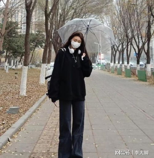 被上海女生时尚街拍惊艳了靴要长筒裤要拖地,高级有气质