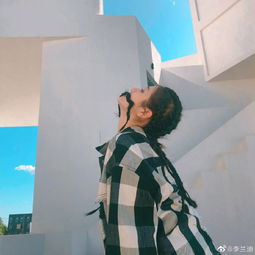 组图李兰迪编发造型变身酷女孩黑色紧身连衣裙显窈窕身材