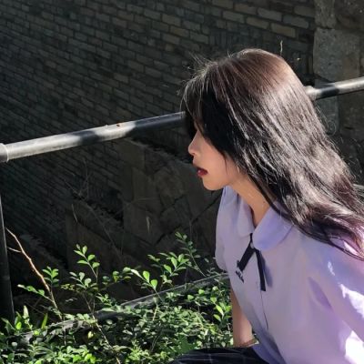 非常理性的ins风女生头像
