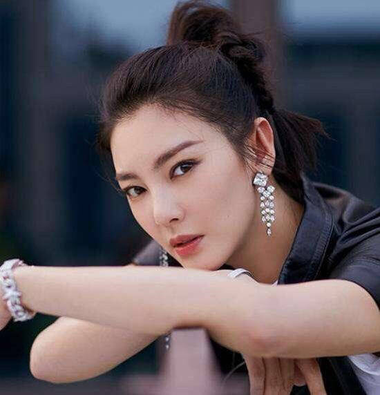 张靓颖参加超级女声,李湘把她的名字改了,一字之差好听太多