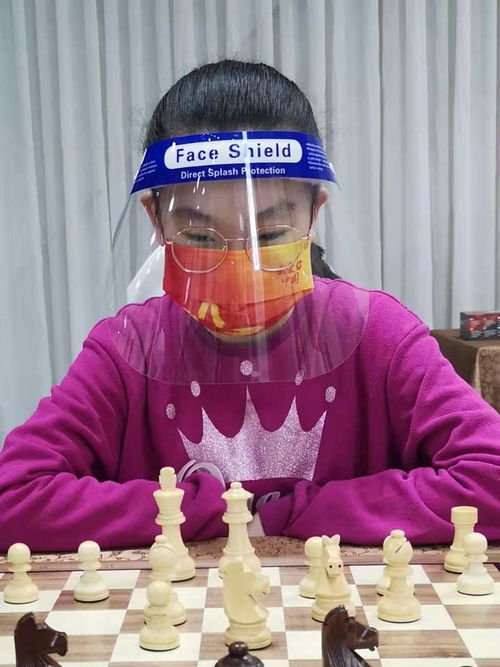 12岁中国女孩成为国象女子国际大师,为比赛辗转东欧4个月
