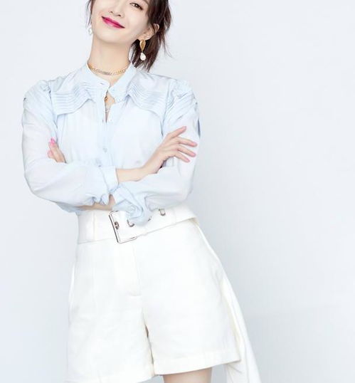 奔四的女人尽量不要卫衣短裤,学江疏影这样穿,老娘天下最美