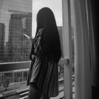 黑白女生头像高冷真实微信头像图片大全