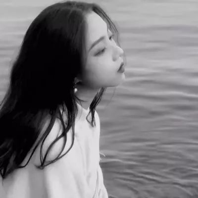 孤独的头像女生头像寂寞伤感图片