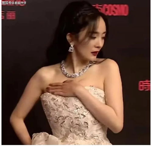 杨幂穿露肩亮片裙走红毯,款式大气突显高贵气质,花容失色时也格外迷人