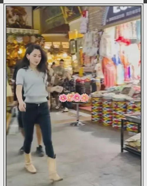 汪峰女友森林北逛大巴扎被偶遇,真人和照片一样漂亮,气质出众