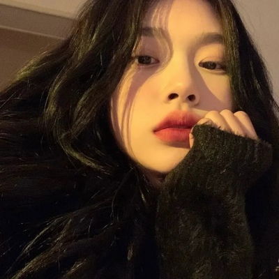 短发女生头像
