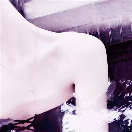 超优质的女生头像,阳光清纯向上身材很好的美女头像