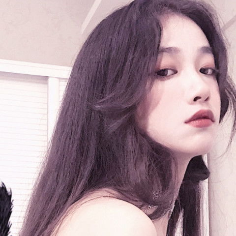 网易云热评女生头像明明就是在眼前,可是心却很遥远

