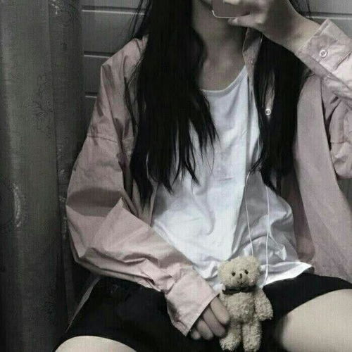 超火不露脸女生头像你携缓缓月色而来,而雪也好似温柔弥漫