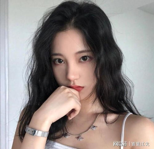 情人节丈夫约见女闺蜜彻夜不归,女人果断换门锁这家门你甭进了

