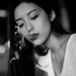 好看的黑白头像女生霸气不相干的路人哪来的故事