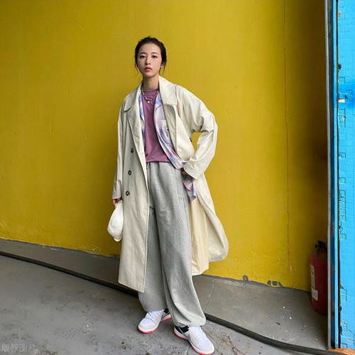40岁女人别穿卫衣牛仔裤,风衣阔腿裤,帅酷拉风更时髦