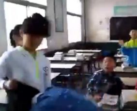 小学女生为何遭耳光踢踹