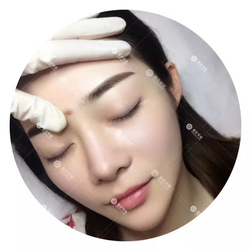 美女把眉毛剃光画成这样,额我的尴尬癌都犯了