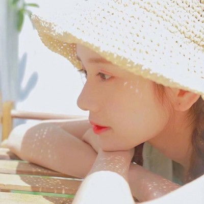 带着帽子的女生头像精选