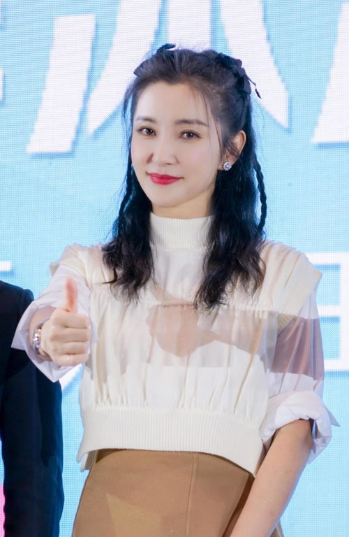李冰冰不敢面对现实,还在修图装嫩少女,真实的脸是又僵又老