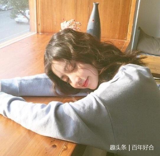 新婚夜老公发现我生过孩子,大怒离开,隔天他送我礼物,我愣住了