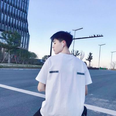你觉得发什么样的动态能够吸引女生的注意