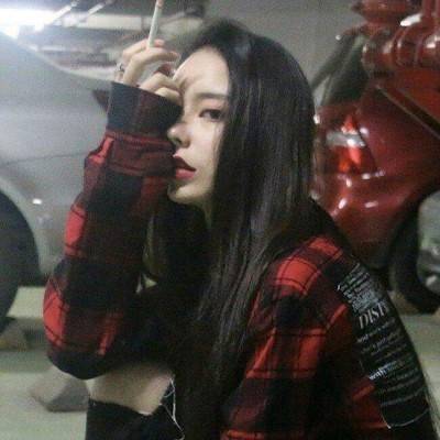 女生抽烟头像霸气社会女头像霸气十足抽烟系列
