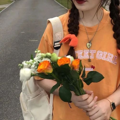 捧花女生头像