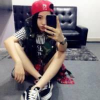 盘腿女生qq头像盘腿女生最霸气
