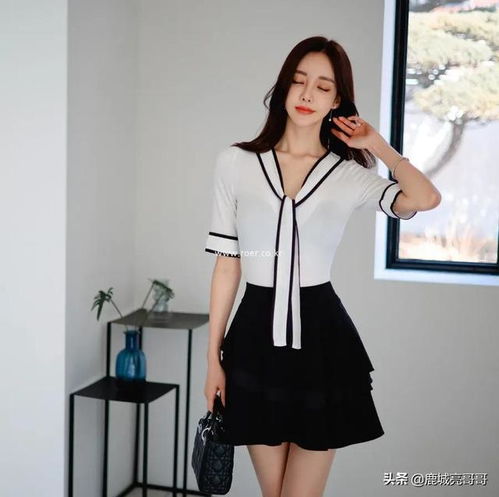 韩国美女模特孙允珠白蝴蝶缎带黑咖百褶裙