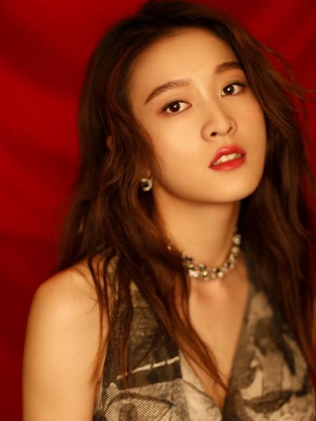 某女星倒台后,热巴谭松韵李沁鞠婧祎,谁能顶替90后花旦的位置
