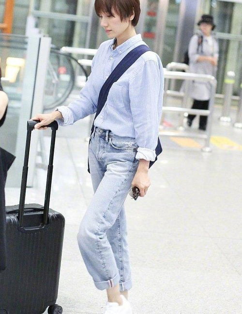 袁泉女儿终于露正脸,深眼窝似妈妈翻版,才9岁就是高冷气质女神