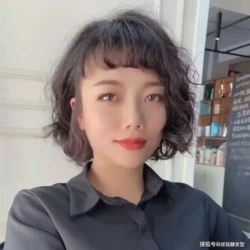 女人过了50岁尽量别留短卷发,推荐9款港风卷发,时髦大气又减龄
