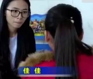 小学校长脱女生裤子拍照兜售令人发指