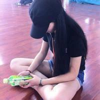 盘腿女生qq头像盘腿女生最霸气