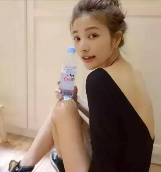 她42岁处女脸却是每个男人都心动的女神
