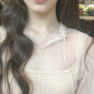 直长发伤感孤独女孩头像